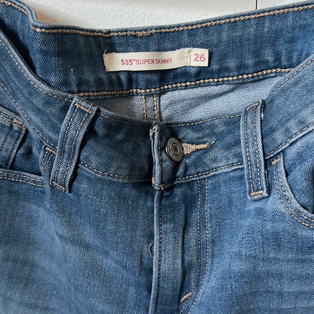 535 Levi’s Super skinny jeans, Size 26